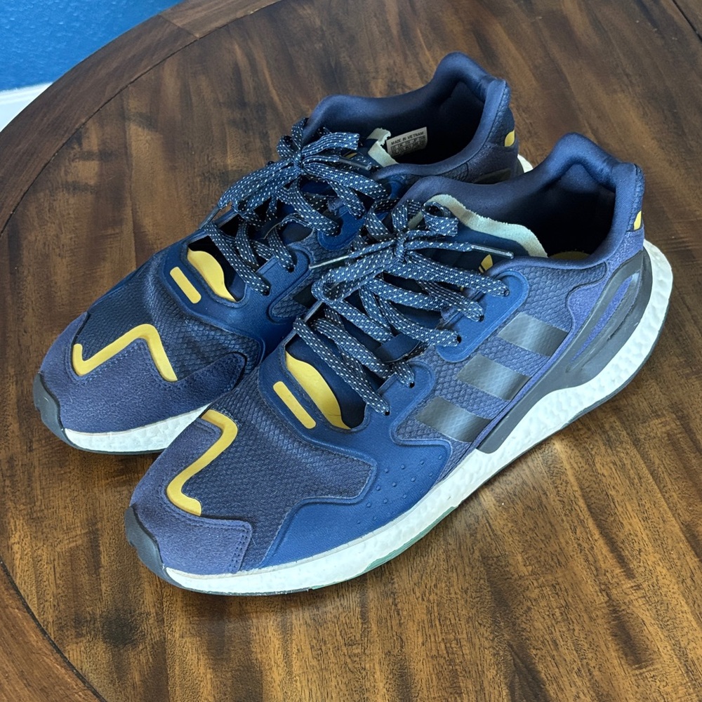 adidas Athletic Shoes sz 12 Like new